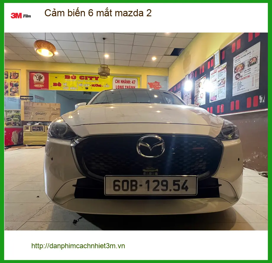Anh Khôi lắp cảm biến 6 mắt Mazda 2 tại Quận Bình Thạnh để đậu xe an toàn hơn trong hẻm nhỏ ảnh thực tế 4