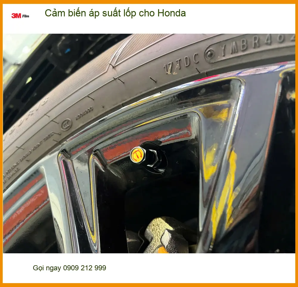 Chị Thanh lắp cảm biến áp suất lốp cho Honda Civic tại Quận Thủ Đức để an tâm hơn khi di chuyển xa ảnh thực tế 3