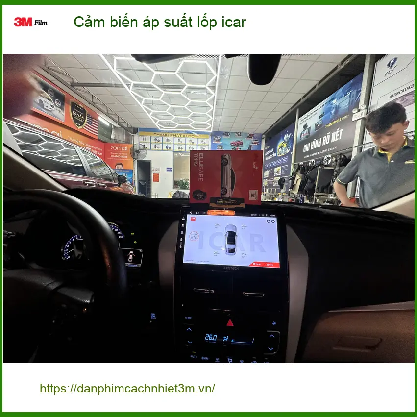 Anh Minh lắp cảm biến áp suất lốp iCar cho Mazda CX-5 tại Quận 9 để an tâm hơn