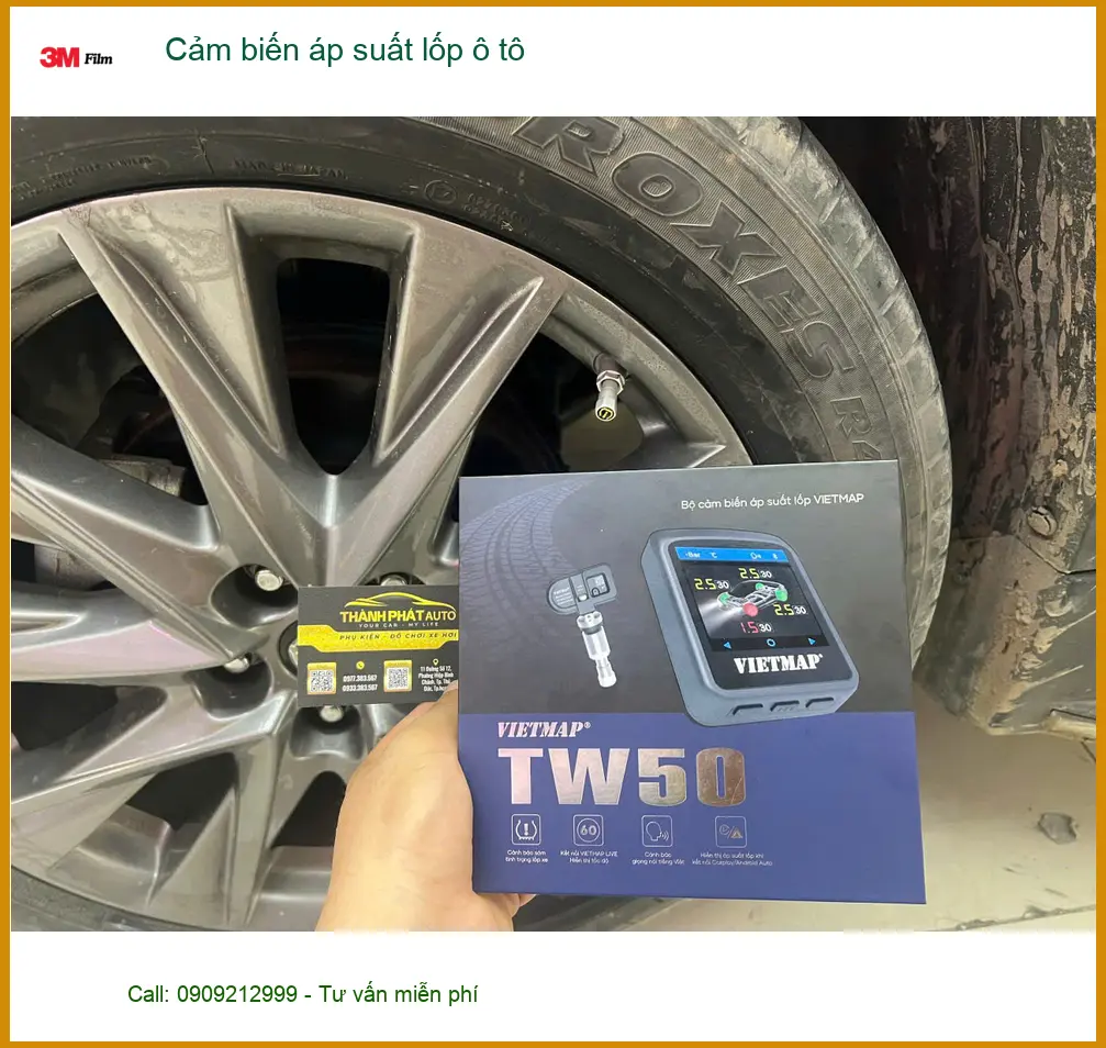 Anh Khoa gắn cảm biến áp suất lốp ô tô Toyota Camry tại Quận 12 để an toàn chuyến đi ảnh thực tế 3