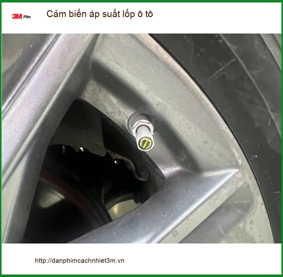 Anh Minh lắp cảm biến áp suất lốp Hyundai Accent tại Quận 5 để tránh non hơi