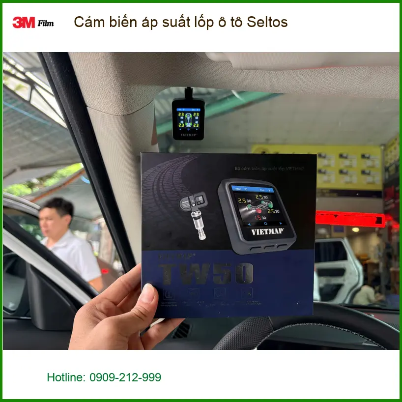 Chú Vĩnh lắp cảm biến áp suất lốp Seltos tại Quận 12 để an tâm lái xe