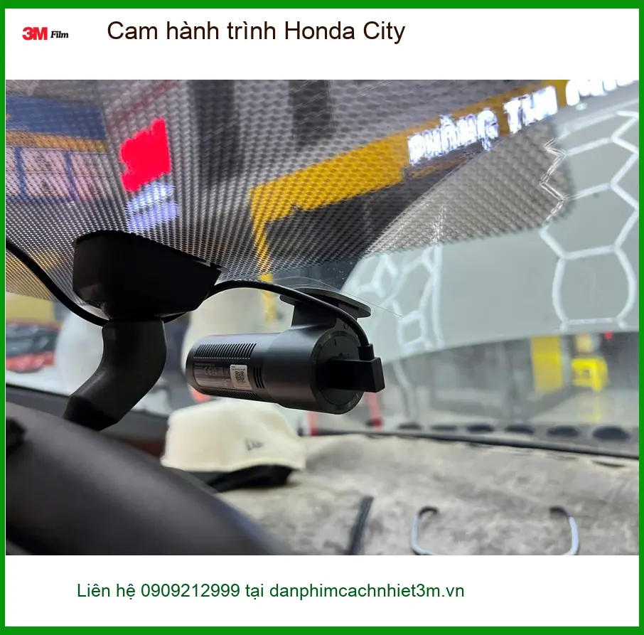 Chị Thu lắp cam hành trình Honda City tại Bình Chánh để an tâm lái xe tuyến đường mới