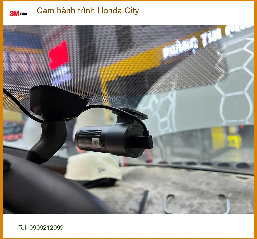 Chị Hằng lắp cam hành trình Honda City tại Quận 7 để yên tâm lái xe