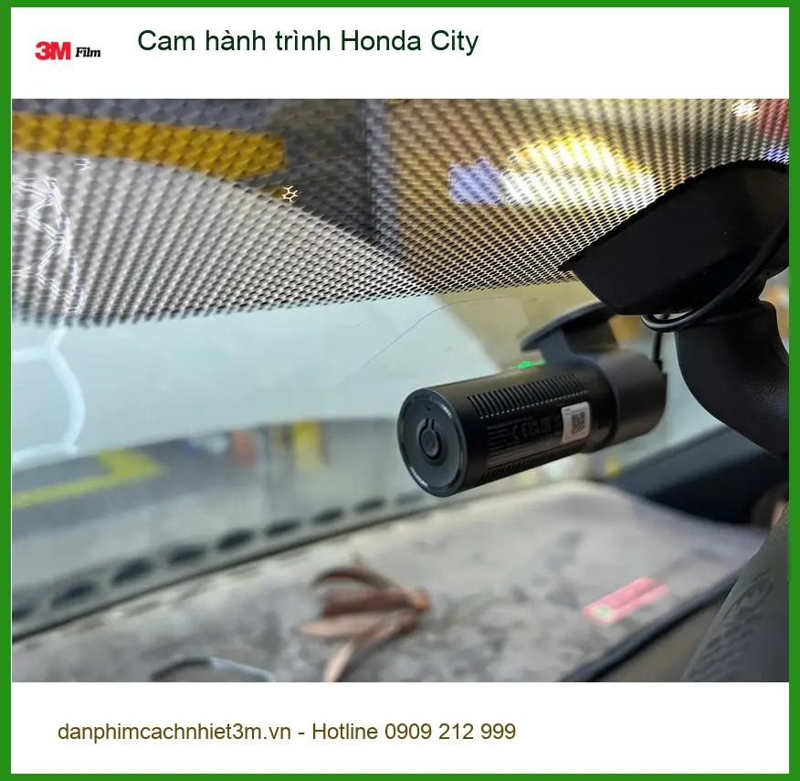 Chị Hằng lắp cam hành trình Honda City tại Quận 7 để yên tâm lái xe ảnh thực tế 4