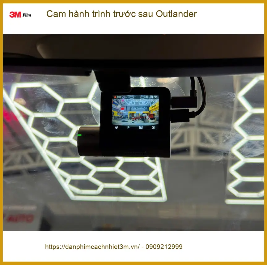 Chị Thảo lắp cam hành trình trước sau Outlander sau khi bị va quẹt nhẹ ở Quận 10 ảnh thực tế 2