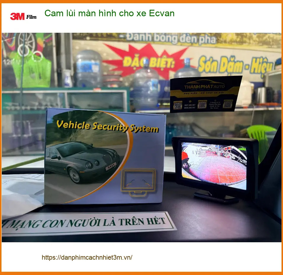 Anh Khải lắp Cam lùi màn hình cho xe Ecvan Quận 4 để dễ dàng lùi xe vào hẻm nhỏ