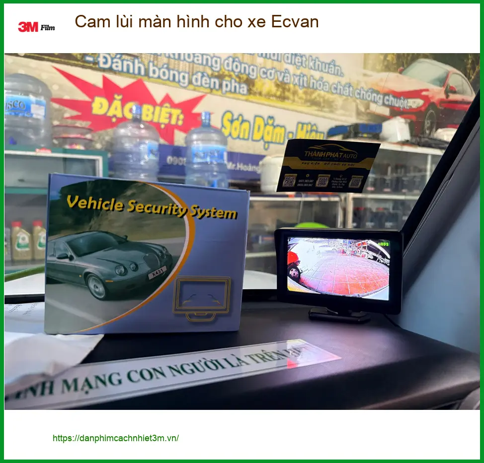 Anh Minh lắp cam lùi màn hình cho xe Ecvan tại Tân Phú để lùi xe an toàn hơn ảnh thực tế 2