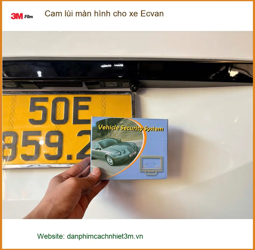 Anh Minh lắp cam lùi màn hình cho xe Ecvan tại Tân Phú để lùi xe an toàn hơn ảnh thực tế 4