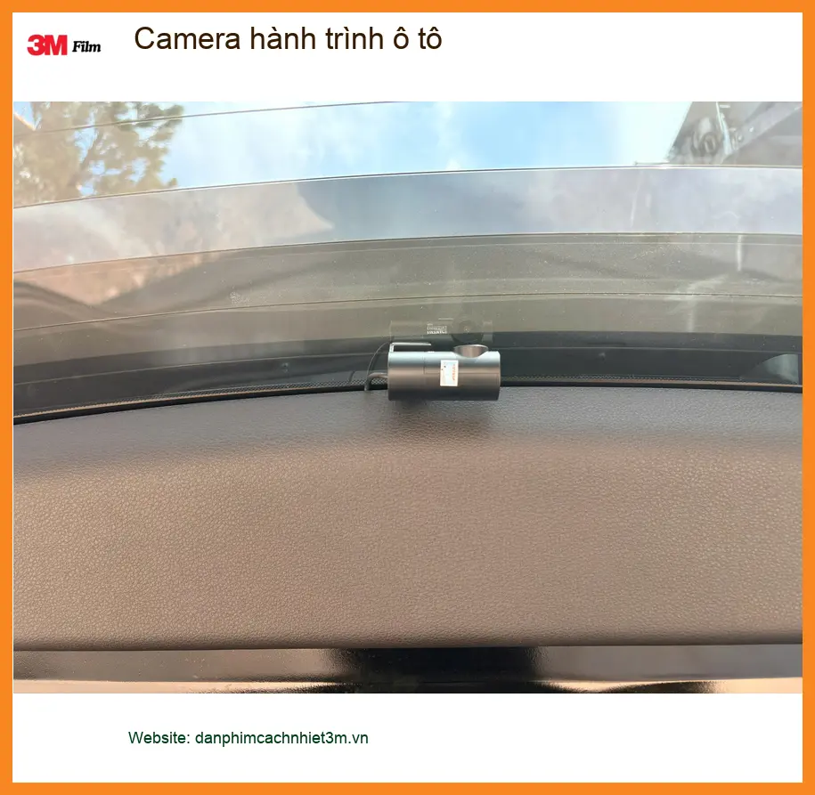 Anh Tấn lắp Camera hành trình ô tô cho Hyundai Creta tại Quận 7 để an tâm lái xe