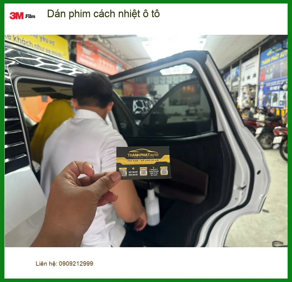 Chú Phước dán phim cách nhiệt Hyundai Accent ở Quận 9 chống nóng
