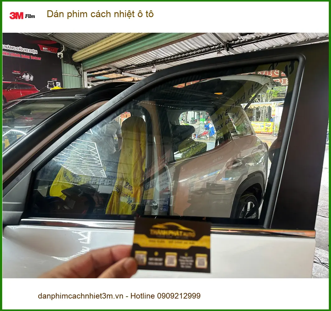 Chú Phước dán phim cách nhiệt Hyundai Accent ở Quận 9 chống nóng ảnh thực tế 3