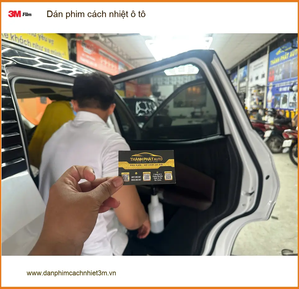 Anh Lộc dán phim cách nhiệt ô tô Honda CR-V tại Nhà Bè chuẩn bị đón hè nắng gắt