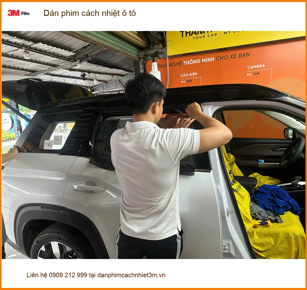 Anh Lộc dán phim cách nhiệt ô tô Honda CR-V tại Nhà Bè chuẩn bị đón hè nắng gắt ảnh thực tế 2