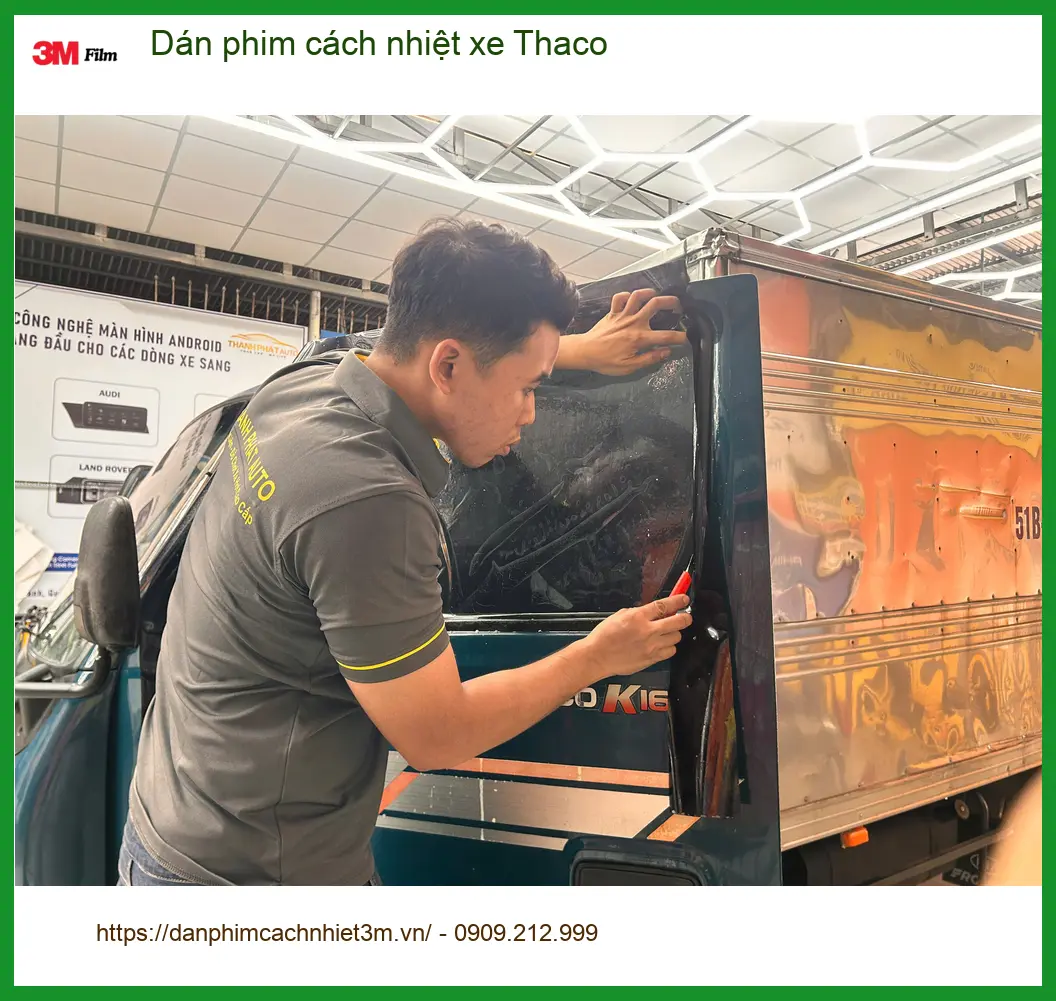 Anh Khải dán phim cách nhiệt xe Thaco Towner tại Hóc Môn cho chuyến đi dài