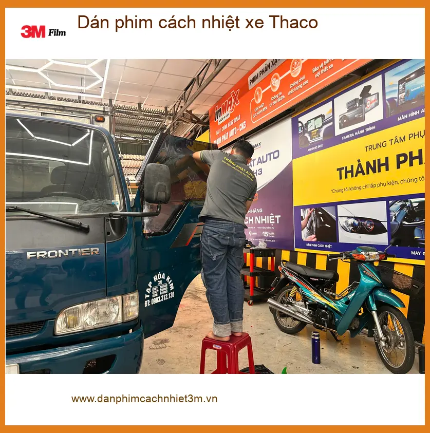 Anh Quang dán phim cách nhiệt xe Thaco Towner V2 tại Quận 2 để giảm nóng bức mùa hè ảnh thực tế 2