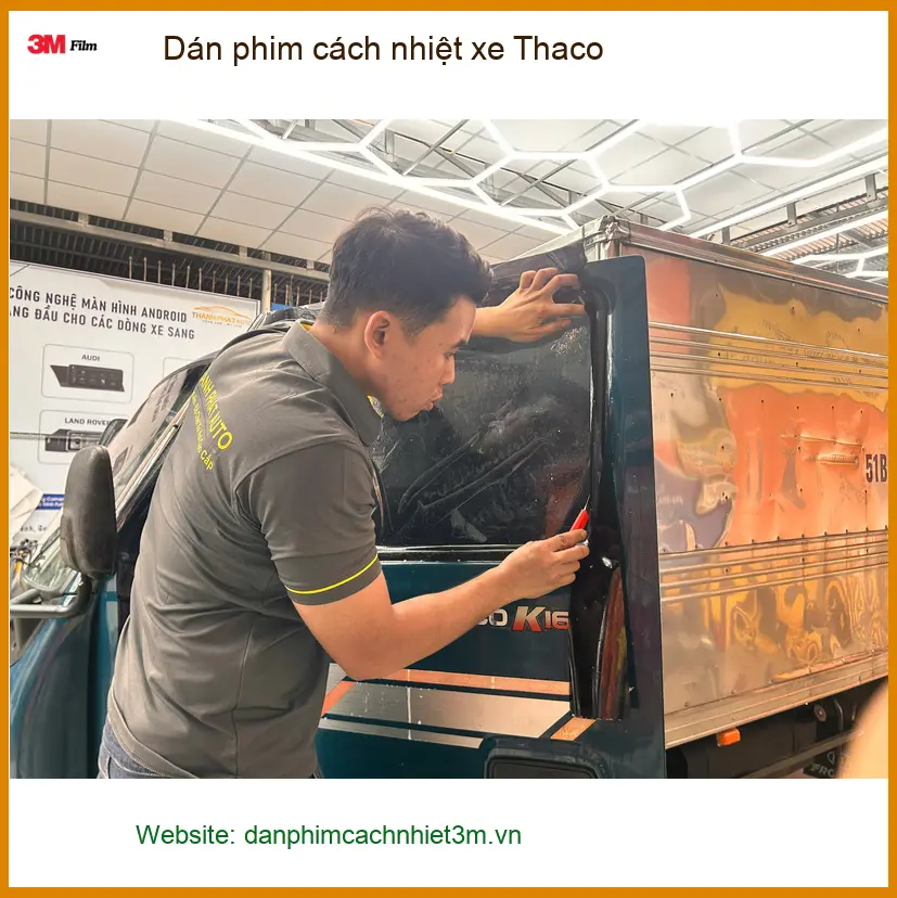 Anh Khôi dán phim cách nhiệt xe Thaco tại Quận 12 chống nóng hiệu quả