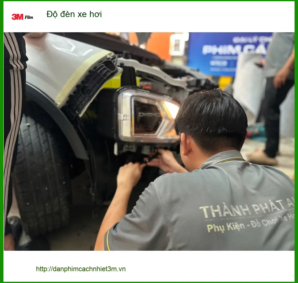 Anh Minh Triết độ đèn xe hơi Honda CR-V tại Quận Tân Bình để tăng sáng an toàn