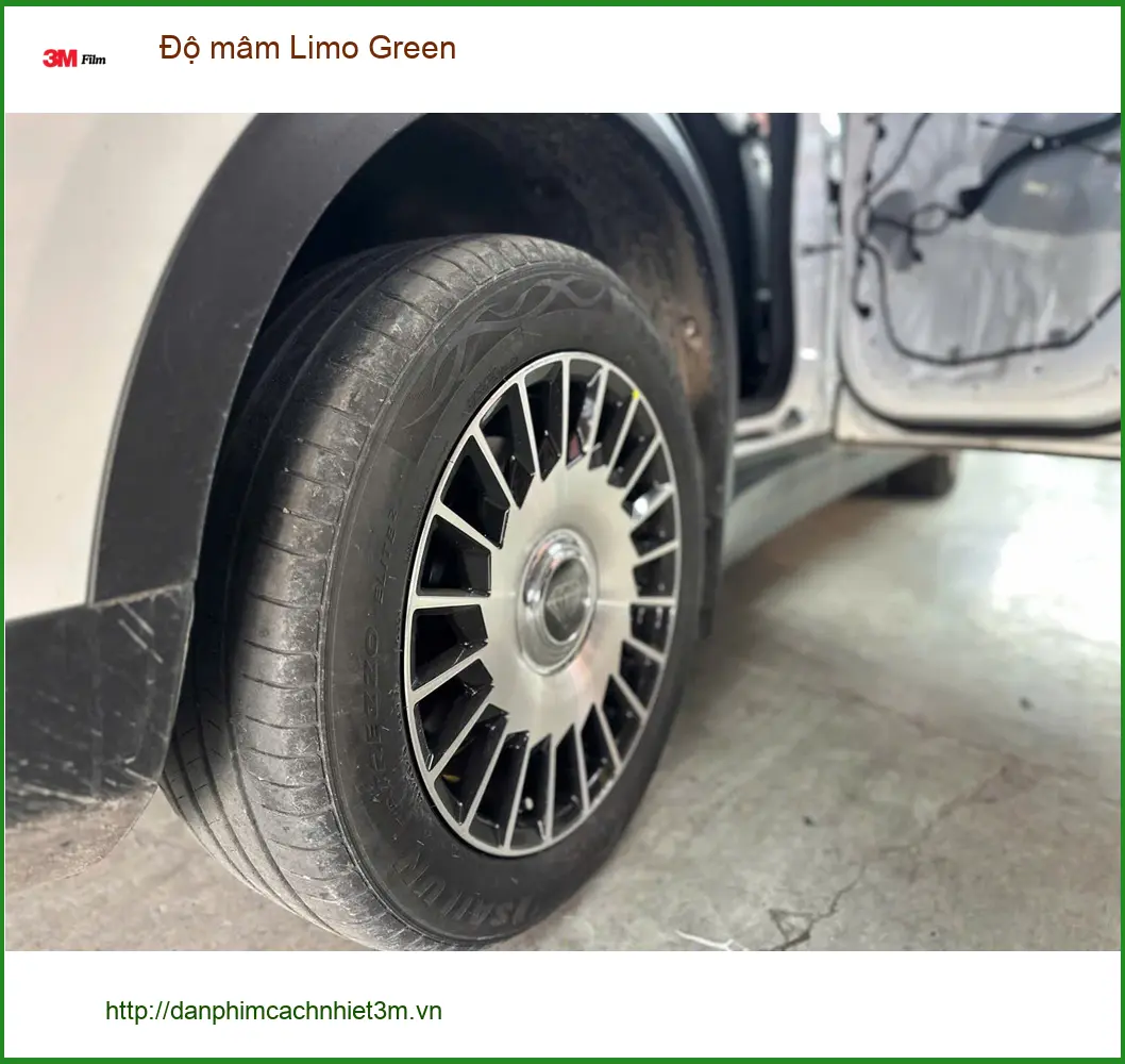 Anh Khải độ mâm Limo Green cho Honda Civic tại Quận 5 để xe trông thể thao hơn