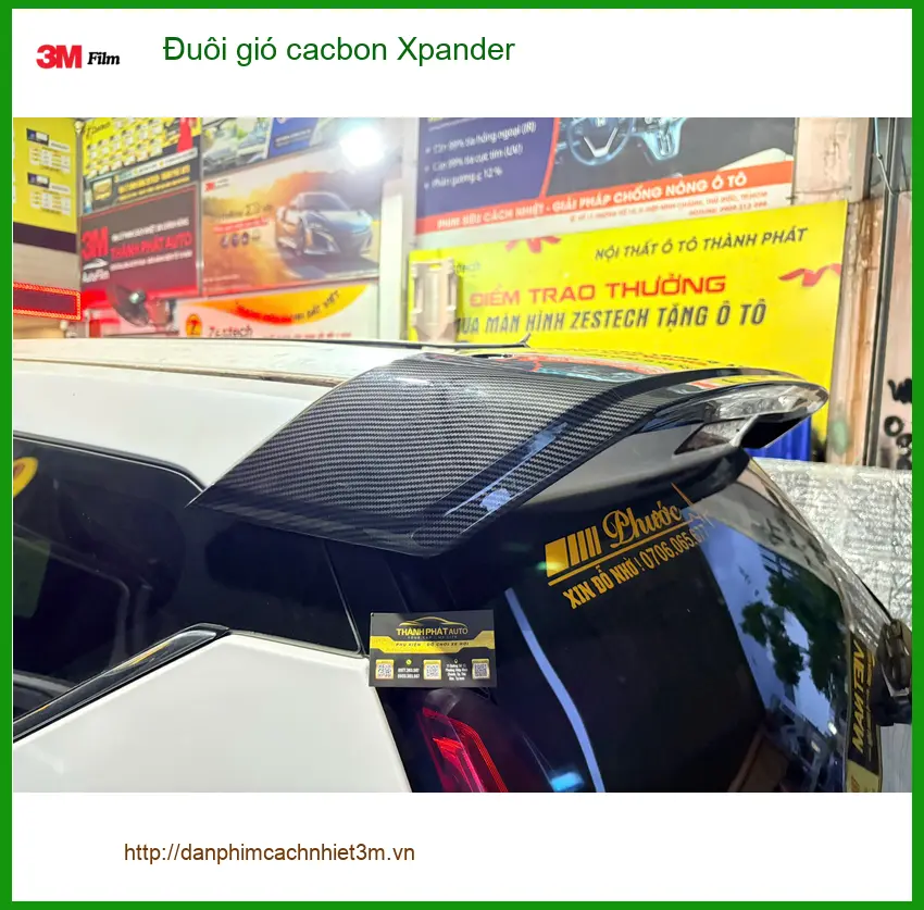 Chị Thùy lắp đuôi gió cacbon cho Xpander ở Quận 11 để xe thêm mạnh mẽ