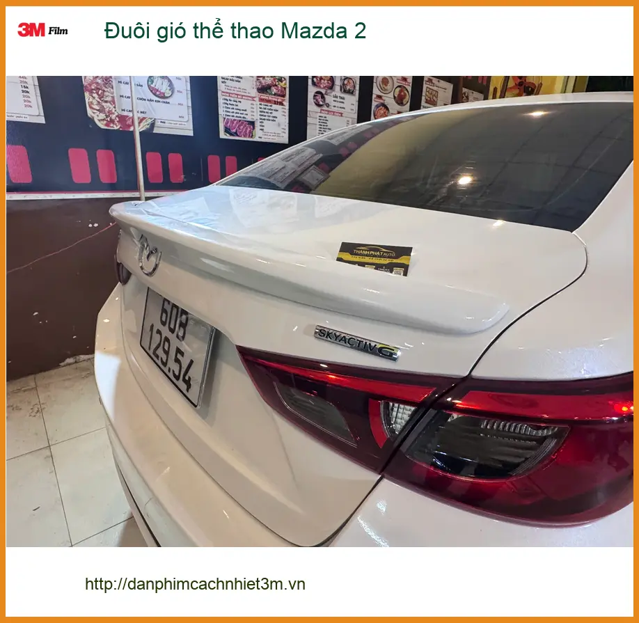 Anh Trọng độ đuôi gió thể thao Mazda 2 tại Hóc Môn để xe thêm cá tính
