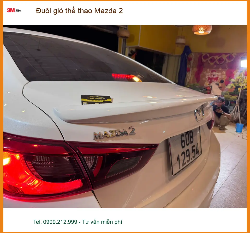 Anh Thành lắp đuôi gió thể thao Mazda 2 tại Bình Chánh để xe trông cá tính hơn