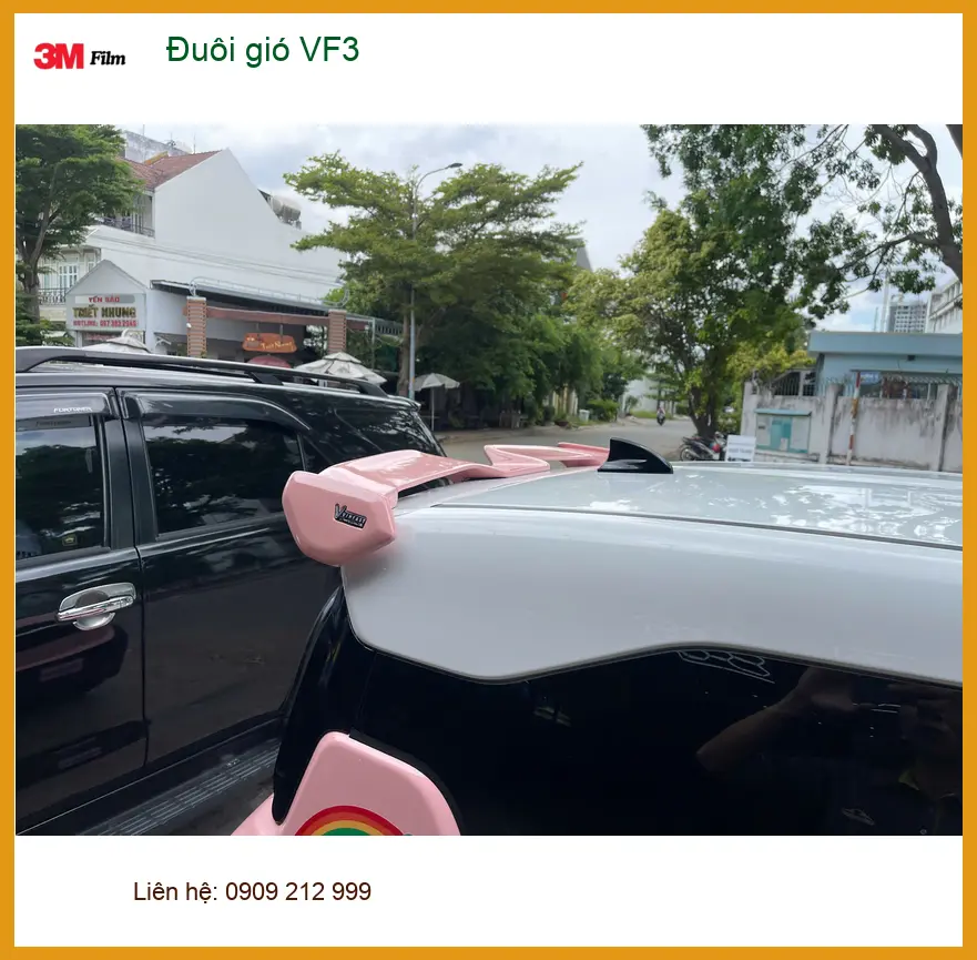 Chị Thảo lắp đuôi gió VinFast VF3 tại Quận Gò Vấp để xe trông thể thao hơn ảnh thực tế 2