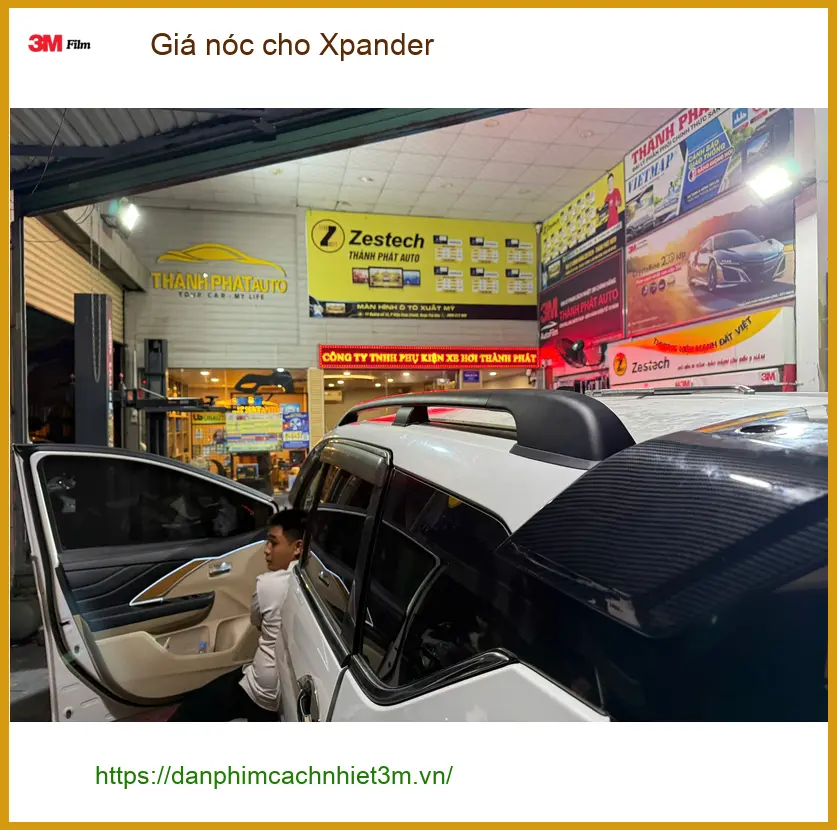 Anh Minh lắp giá nóc cho Xpander tại Quận Thủ Đức để tiện chở đồ cắm trại cuối tuần