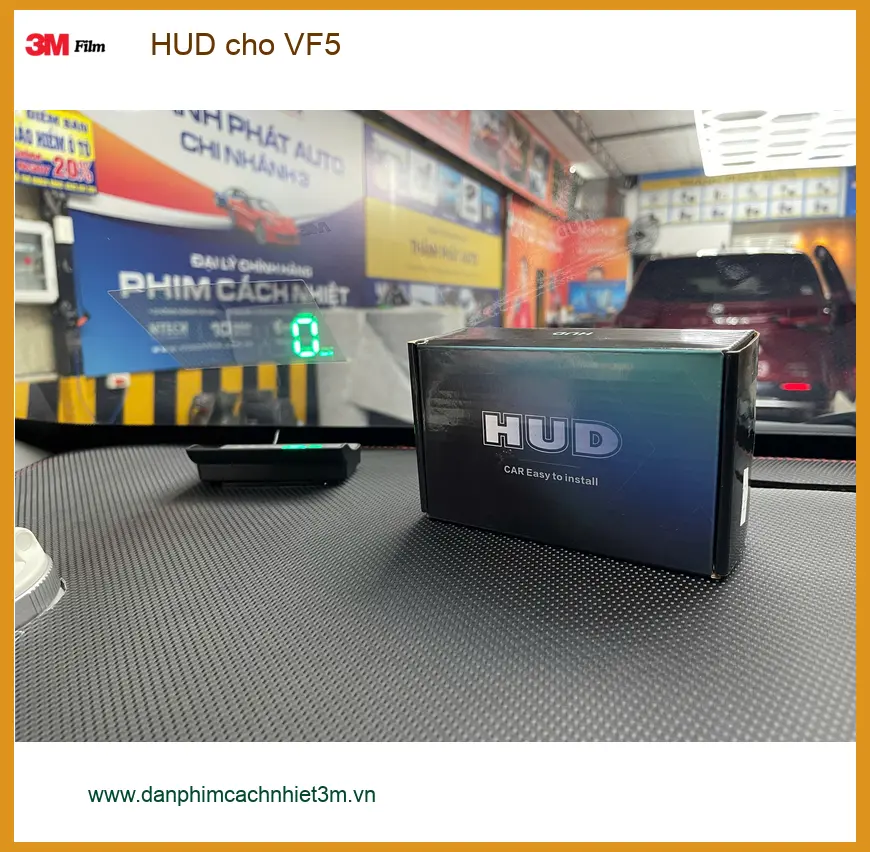 Anh Tùng nâng cấp HUD cho VinFast VF5 tại Quận Thủ Đức để lái xe tiện hơn
