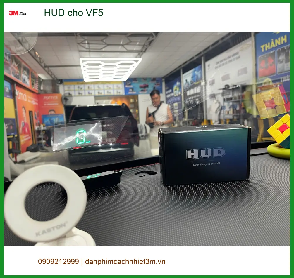 Anh Khải lắp HUD cho VinFast VF5 tại Quận 1 để lái xe an toàn hơn