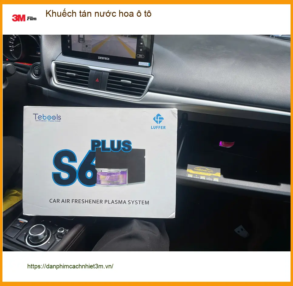 Anh Quang lắp khuếch tán nước hoa ô tô Hyundai Kona tại Quận 3 để khử mùi ẩm mốc ảnh thực tế 2