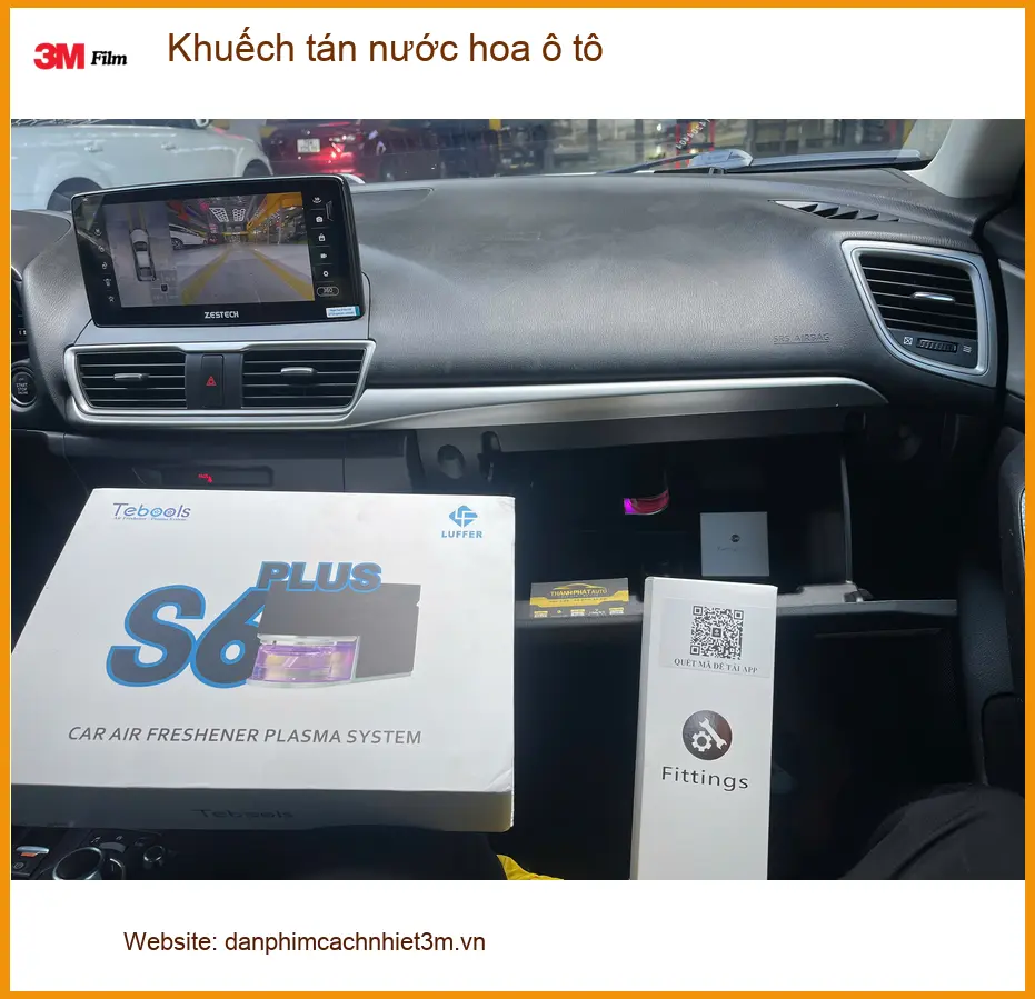 Anh Khải lắp khuếch tán nước hoa ô tô cho Mitsubishi Xpander tại Bình Thạnh