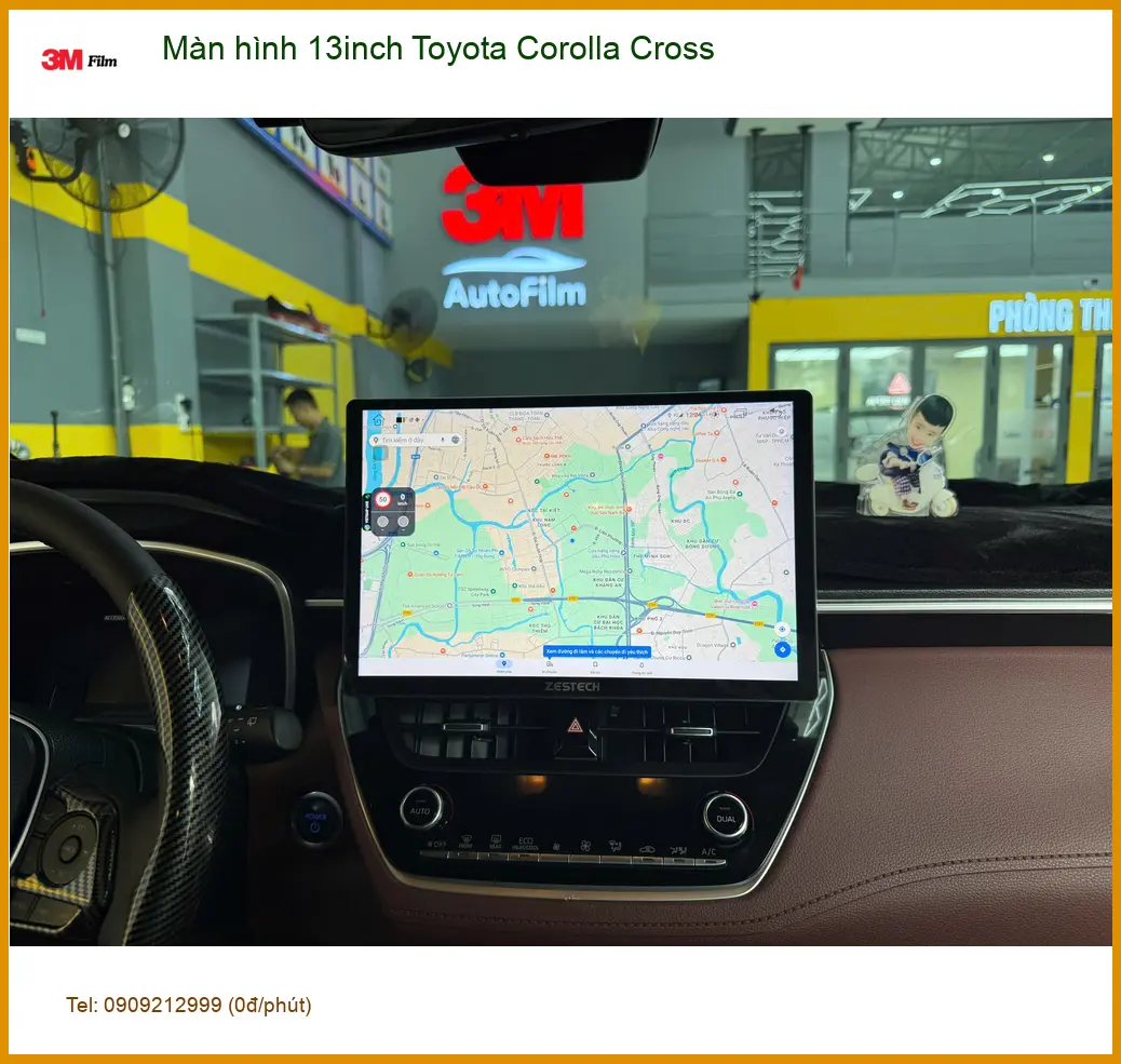 Anh Long lắp màn hình 13inch Toyota Corolla Cross Quận 4 vì màn zin nhỏ.