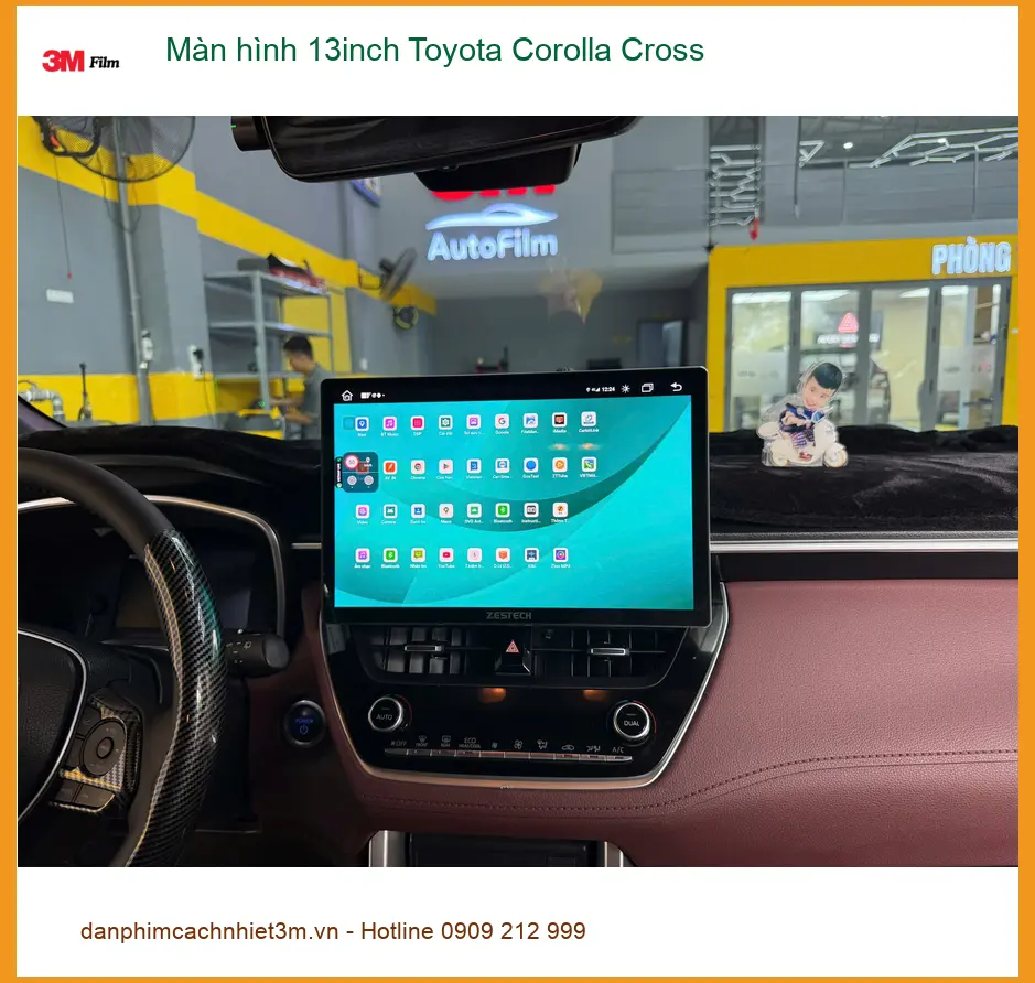 Anh Long lắp màn hình 13inch Toyota Corolla Cross Quận 4 vì màn zin nhỏ. ảnh thực tế 2