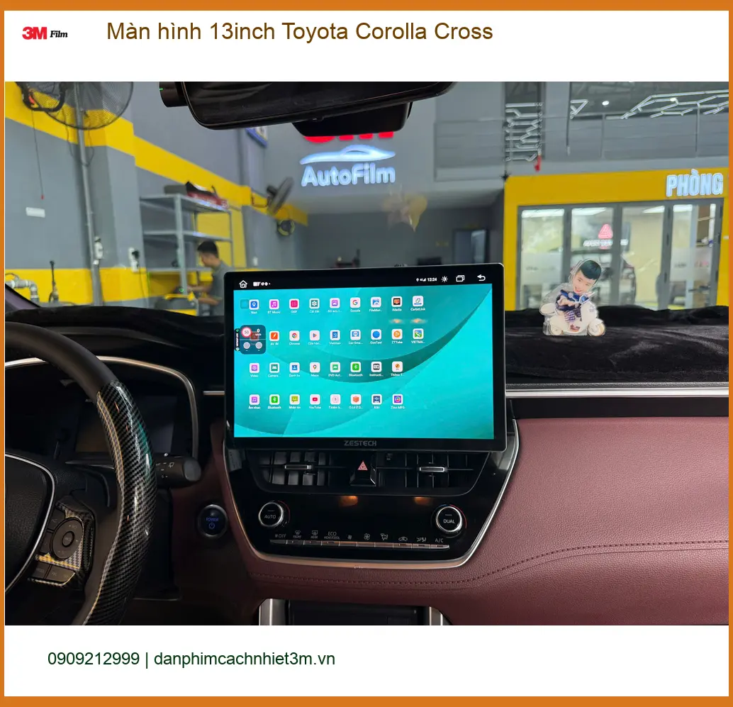 Chị Mai lắp màn hình 13inch Toyota Corolla Cross tại Quận Bình Tân xem YouTube