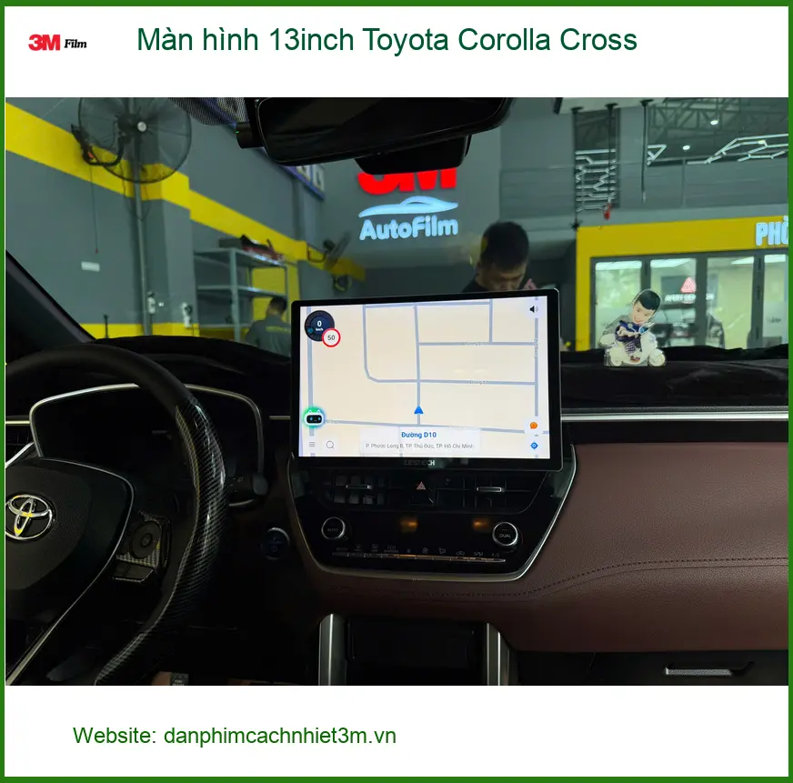 Chị Mai lắp màn hình 13inch Toyota Corolla Cross tại Quận Bình Tân xem YouTube ảnh thực tế 5