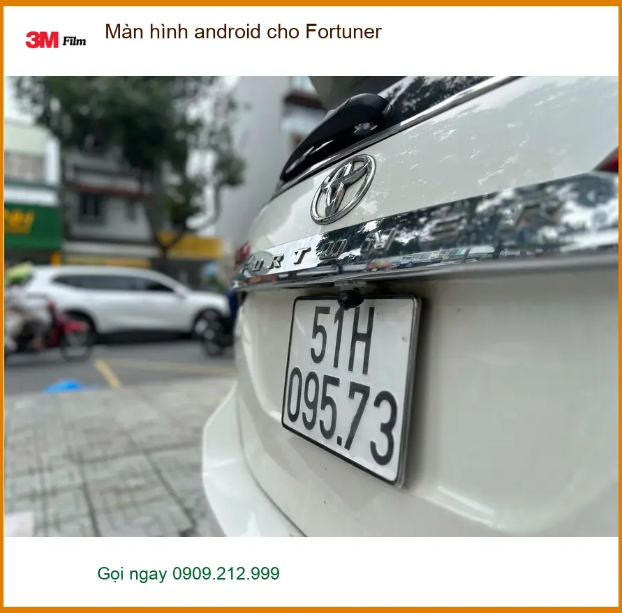Chú Minh lắp màn hình Android cho Fortuner tại Quận Gò Vấp vì màn zin lỗi thời