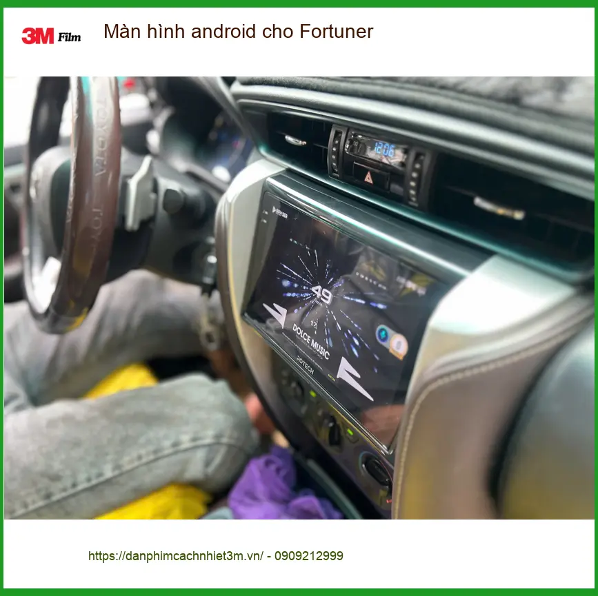 Anh Tấn lắp màn hình Android cho Fortuner tại Quận 4 vì màn hình zin đã cũ ảnh thực tế 2