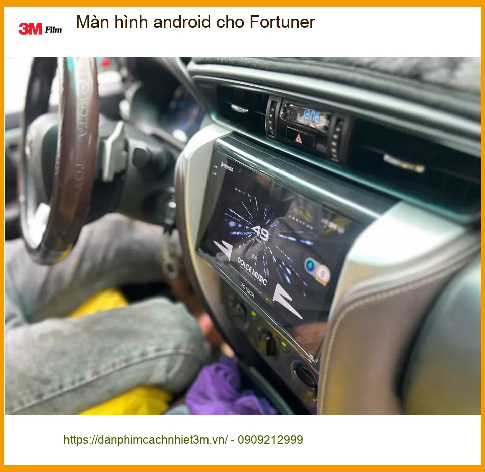 Chú Minh lắp màn hình Android cho Fortuner tại Quận Gò Vấp vì màn zin lỗi thời ảnh thực tế 5