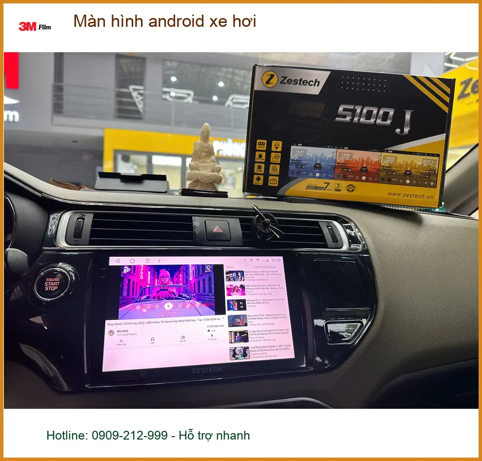 Anh Khải gắn màn hình Android ô tô cho Mazda 3 ở Thủ Đức.