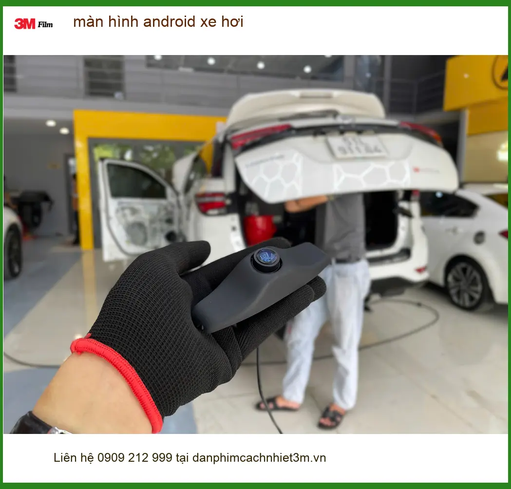 Chị Thảo lắp màn hình Android xe hơi Hyundai Santa Fe tại Nhà Bè vì màn zin cũ hay đơ ảnh thực tế 3