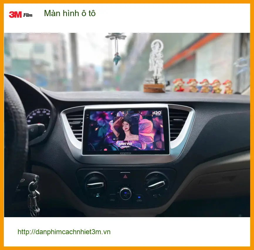Chú Nhật lắp màn hình ô tô cho Hyundai Santa Fe tại Quận 2 để tiện định vị đường đi
