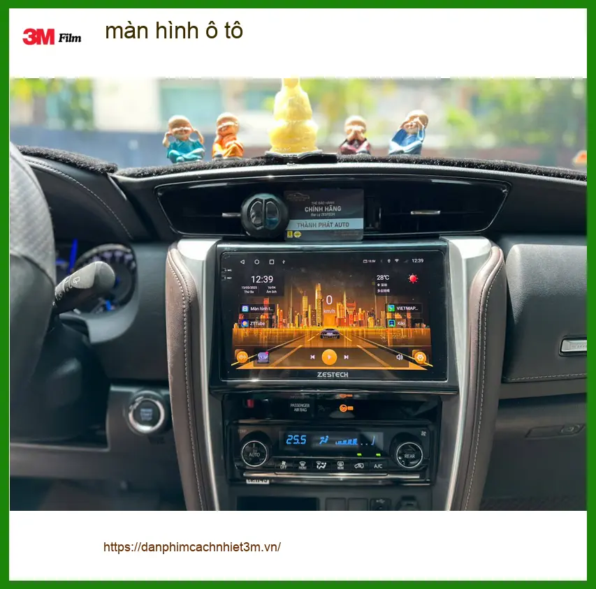 Anh Nhật lắp màn hình ô tô Toyota Raize tại Quận Thủ Đức vì màn zin không có dẫn đường