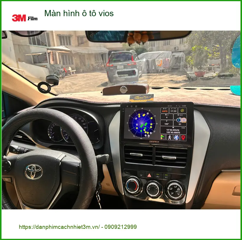 Chị Thúy lắp màn hình ô tô Toyota Vios tại Quận 12 để xem bản đồ và giải trí ảnh thực tế 4