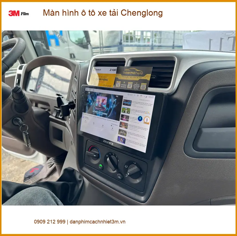 Anh Khải lắp màn hình ô tô cho xe tải Chenglong tại Nhà Bè để lái xe an tâm hơn