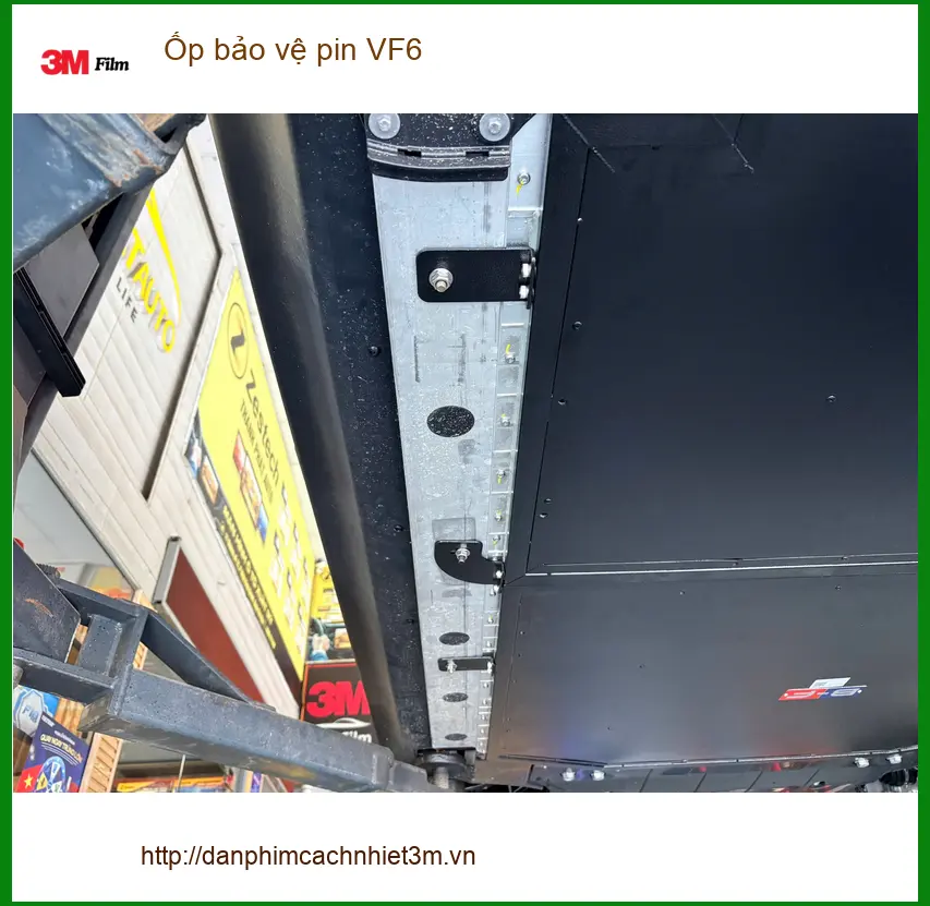 Anh Khang lắp ốp bảo vệ pin VinFast VF6 tại Quận 2 để tăng độ bền cho xe