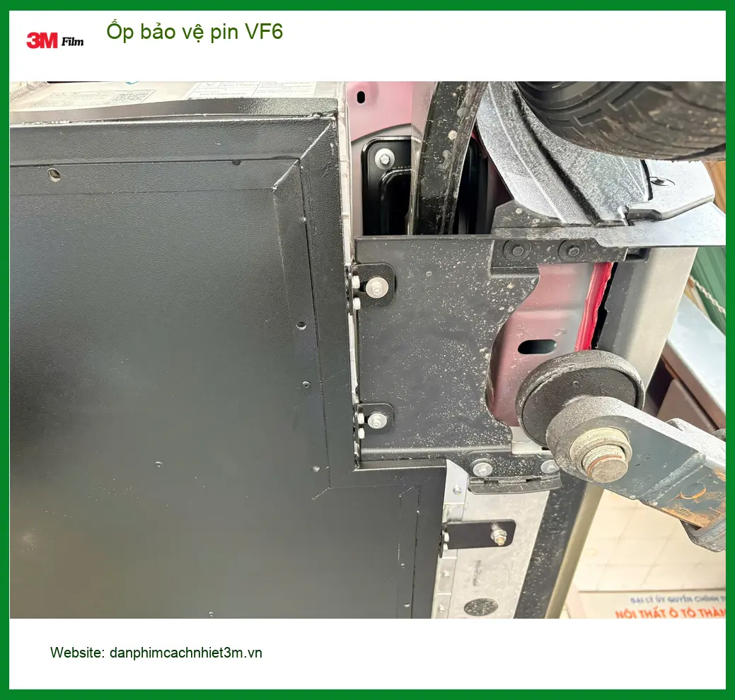 Anh Khang lắp ốp bảo vệ pin VinFast VF6 tại Quận 2 để tăng độ bền cho xe ảnh thực tế 2