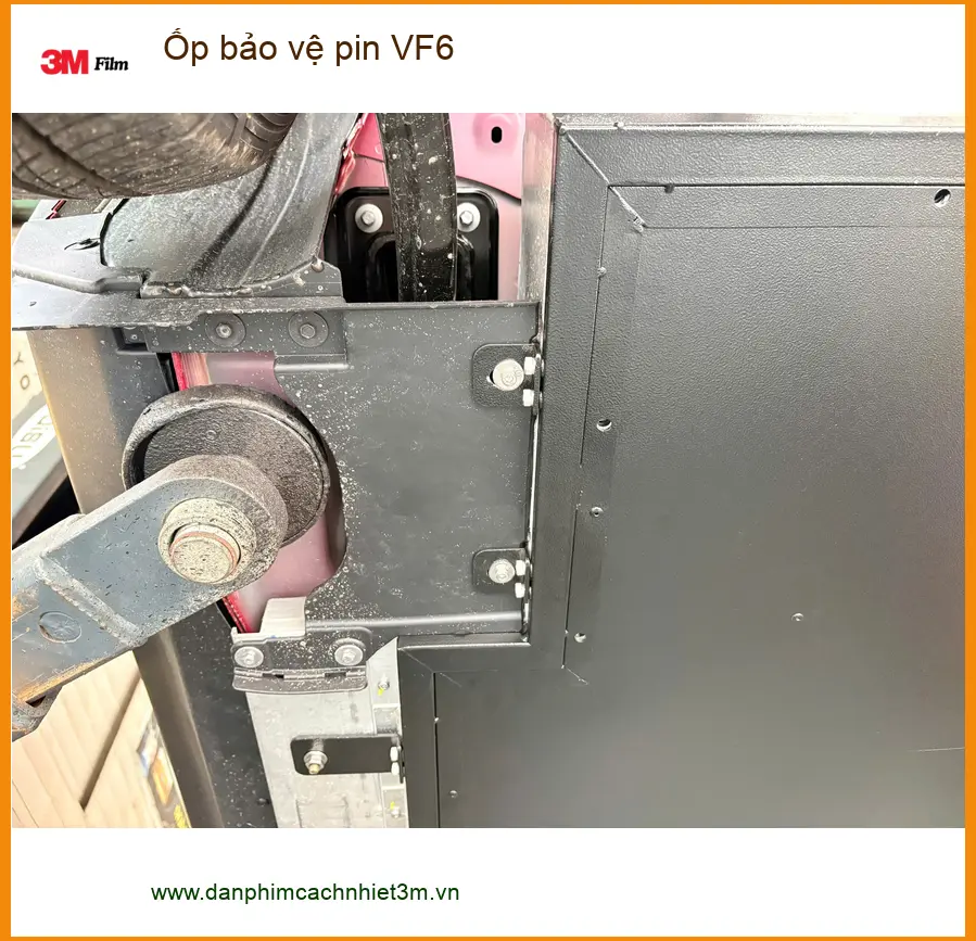 Anh Khang lắp ốp bảo vệ pin VinFast VF6 tại Quận 2 để tăng độ bền cho xe ảnh thực tế 5