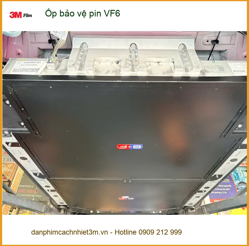 Anh Khải lắp Ốp bảo vệ pin VinFast VF6 tại Hóc Môn tránh va đập hư hại ảnh thực tế 2