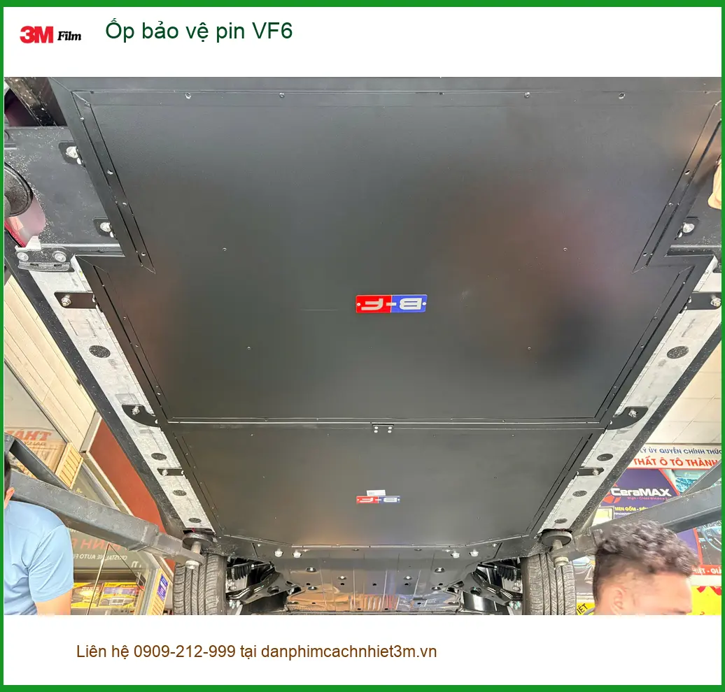 Chú Quang tìm địa chỉ gắn ốp bảo vệ pin VF6 ở Quận Bình Tân để bảo vệ tốt hơn ảnh thực tế 5